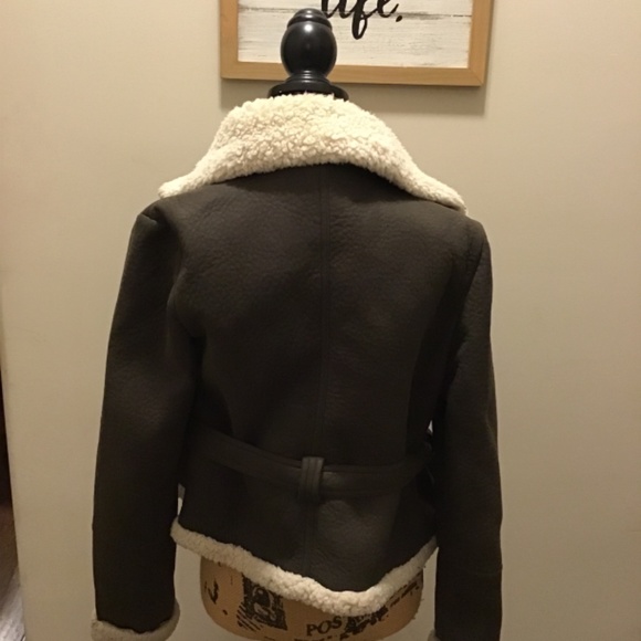 FOREVER 21 GREAT CONDITION, BOMBER JACKET, SIZE MEDIUM, SEE PICTURES - Picture 2 of 5